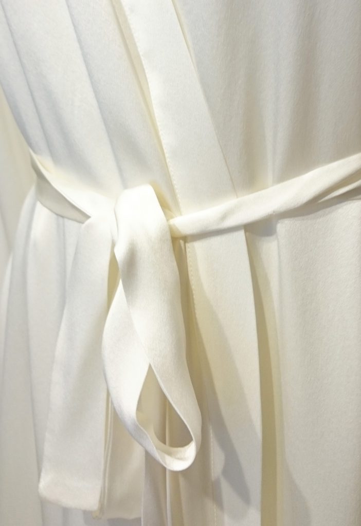 Korte witte kimono van zijde van Marjolaine-1216