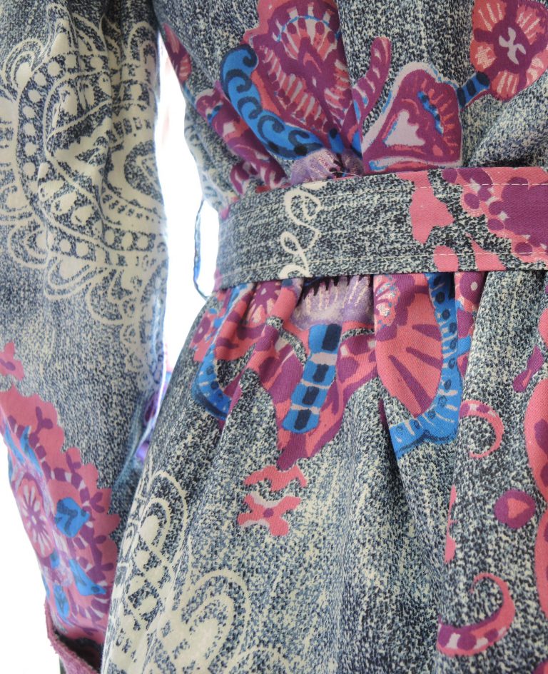 Korte gevoerde damesbadjas in lila-blauwe kleuren van Desigual-1882