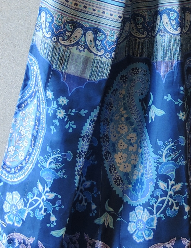 Aqua blauwe kimono met bloemen en Paisleymotief van Bassetti-1749