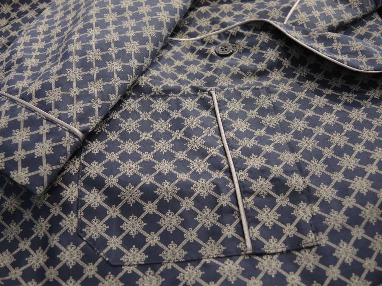 Klassieke donkerblauwe herenpyjama met zilvergrijs motief van Ambassador-1812