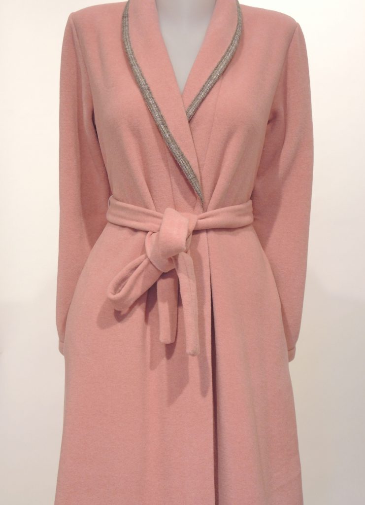 Roze ochtendjas van fleece voor dames van Iora-1888