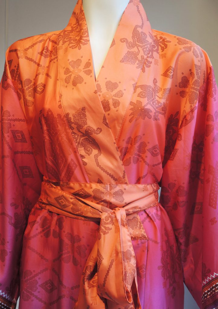 Rozerode kimono met goudgele verlooptinten van Bassetti-1920